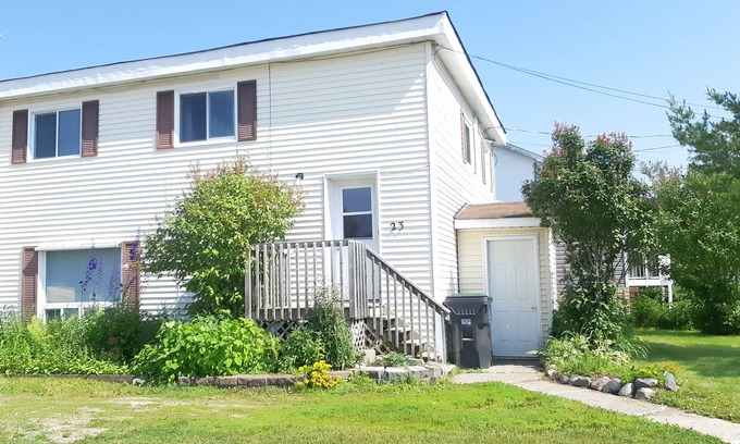 Algoma District House | Comfy, Roomy, Close to Stores, Trails & Lake