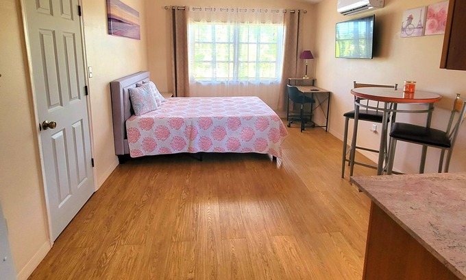 Southgate Apartment | Comfy studio in Sarasota