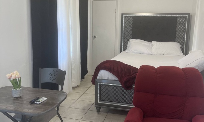 Azalea Park Apartment | comfy studio near Orlando airport