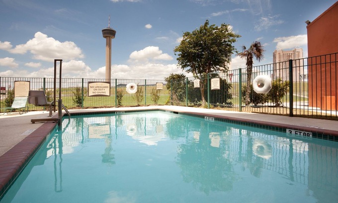 St. Paul Square Condo | Comfy Studio Suite | Free Breakfast + Outdoor Pool