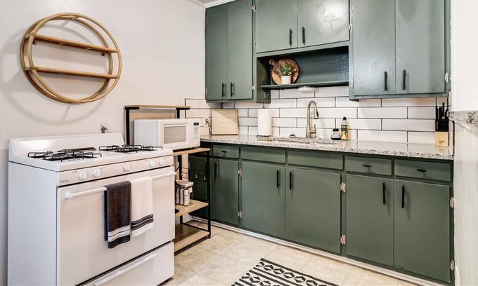 Tower Homes House | Comfy Waldo Home in KC. 5-Star Location!