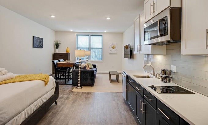 Spruce Hill Apartment | Coming for CHOP or PENN? This is a GREAT CHOICE