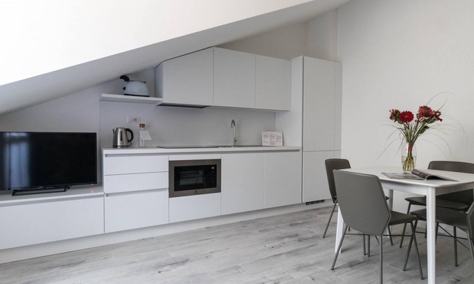 Guastalla Apartment | Commenda 35 A
