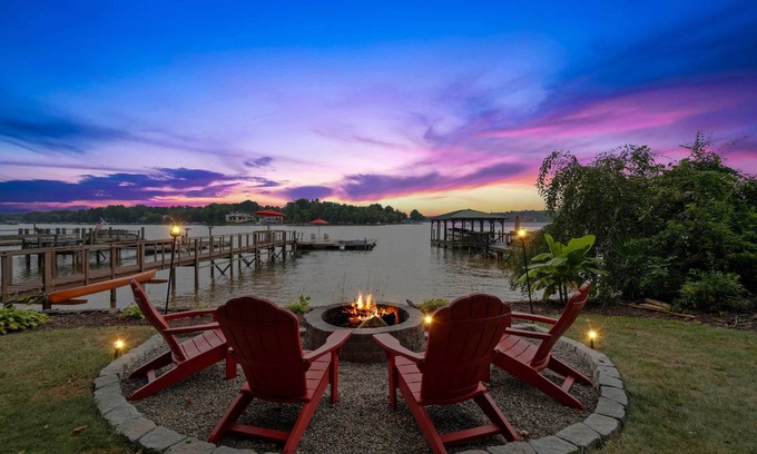 Mayhew House | 'Commodore Bay’ Waterfront Home on Lake Norman!