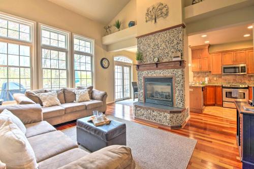 Lake Harmony House | Community Perks and Deck Lake Harmony Townhome!