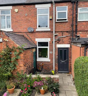 Chesterfield Apartment | Commuters Getaway