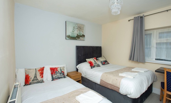 London Borough of Bromley Apartment | Compact Studio 20 minutes to London via fast train