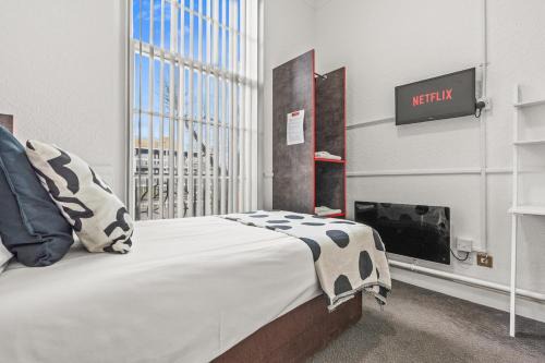 Dudley Apartment | Compact Studio for , Kitchen, WiFi, Parking in Dudley