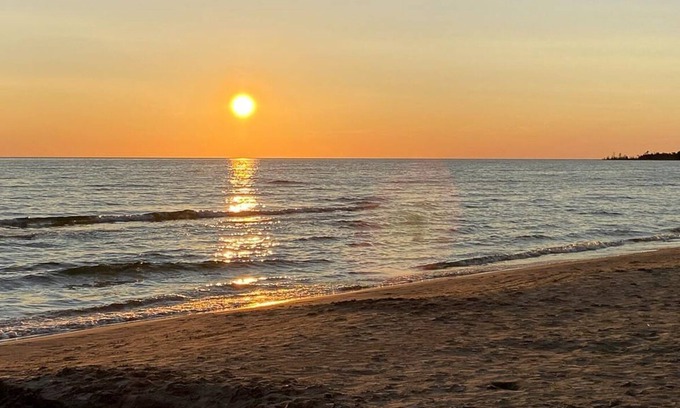 Sauble Beach Cottage | Compass Cottage - Pool & 10 mins to Sauble Beach