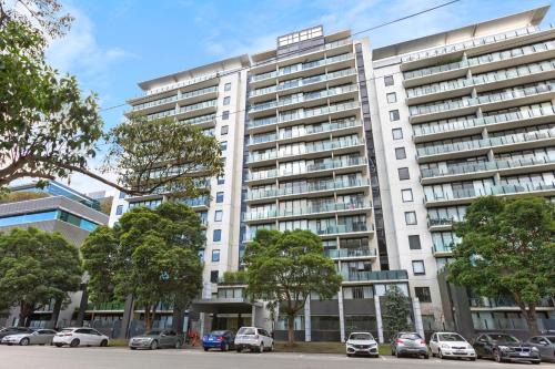 South Melbourne Apartment | Complete Host Capri Apartments
