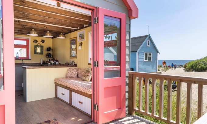 Hengistbury Head Ski Chalet | Completely re-built beach hut on Mudeford Spit.