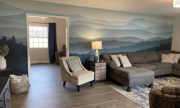Hendersonville House | Completely Remodeled and Central to the best trails in WNC!