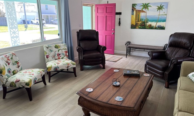 Bay Esplanade House | Completely RENOVATED-Clearwater Beach🌴 spotless, pet-fenced 2 min walk to beach