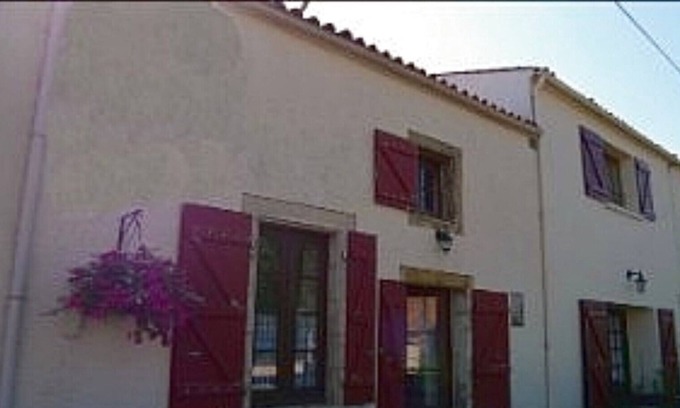 Saint-Juire-Champgillon House | Complex Of 3 Gites With Shared Swimming Pool And Large Gardens