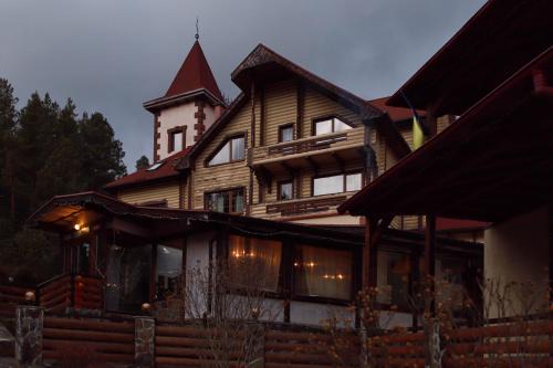 Yaremche Hotel | Complex Hyzhky