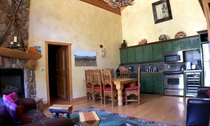 Taos Ski Valley Condo | Condo ∙ 2 bedrooms ∙ 8 guests