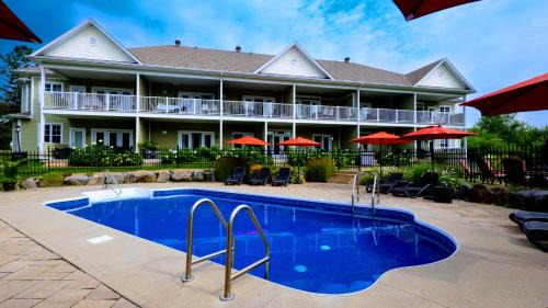 Bromont Apartment | Condo 202 Le Champlain vue sur la montagne, ski, vélo, piscine !