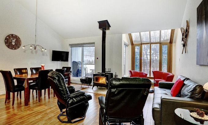 Stoneham Apartment | Condo 517 Chemin du Hibou by Les Chalets Alpins