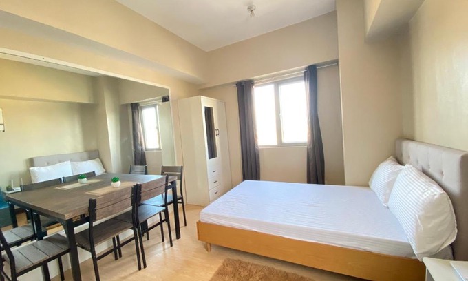 North Reclamation Area Apartment | Condo across SM City Cebu with Wifi, up to 4 person