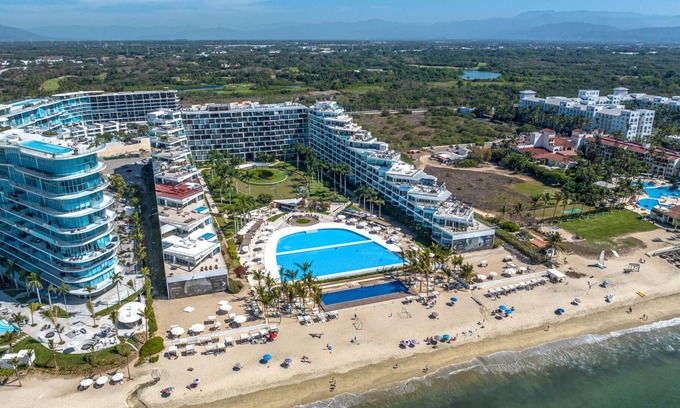 Flamingos Condo | Condo Aria Ocean 1012 by Kivoya