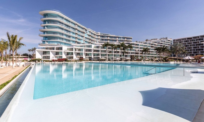 Flamingos Condo | Condo Aria Ocean 411 by Kivoya