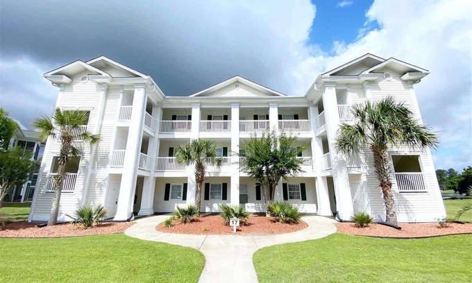 Longs Condo | CONDO At Aberdeen country club