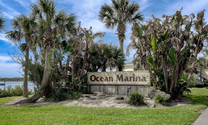 Flagler Beach Condo | Condo- Breathtaking, panoramic views of intracoastal.steps to Atlantic Ocean