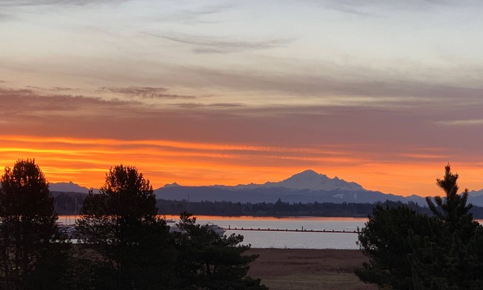 Blaine Condo | Condo by the sea in Semiahmoo with amazing views
