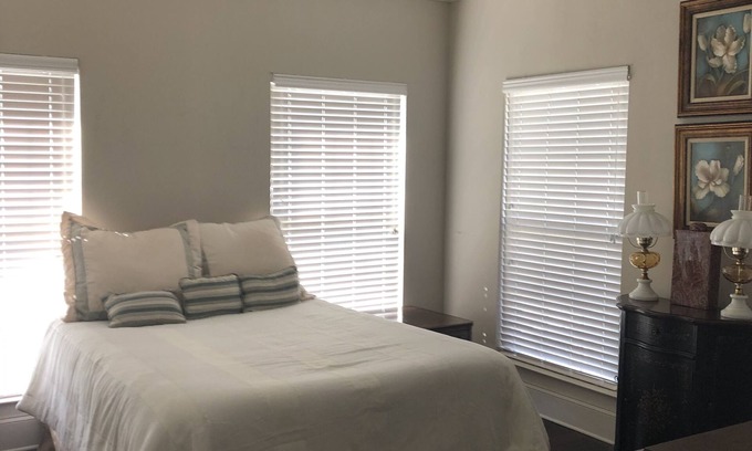 Forest Lake Condo | Condo close to U A
