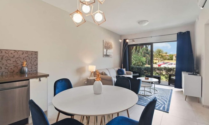Gold Coast Apartment | Condo in Gold Coast with Resort Amenities - Blue Pearl by Bocobay