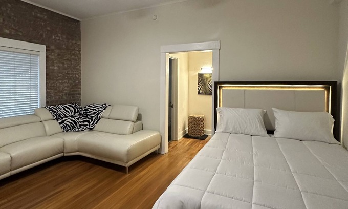 Willmore Apartment | Condo in Long Beach, California