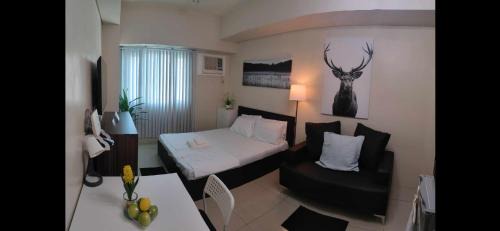 Legazpi Village Apartment | Condo in Makati studio type fast wifi Netflix