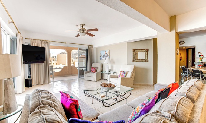 Centro Condo | Condo in Plaza Nautica < 1 Mile to The Arch!