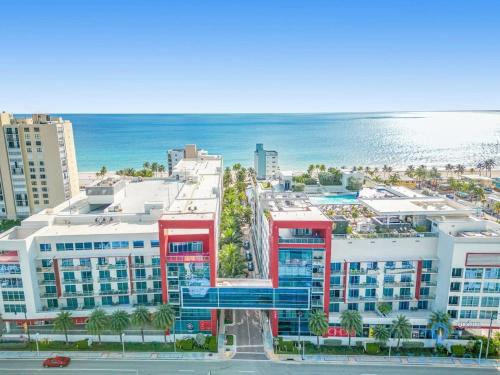 Hollywood Apartment | Condo Resort - Best Stay - Balcony - Rooftop pool - Gym