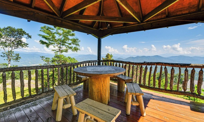 Mountain Air Condo | Condo w/Private Balcony 6 Mi to Pisgah NF!