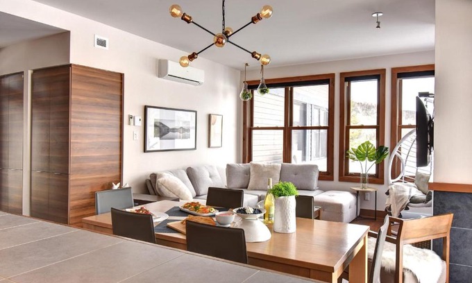 Lac Superieur Village House | Condo with breathtaking view of the lake