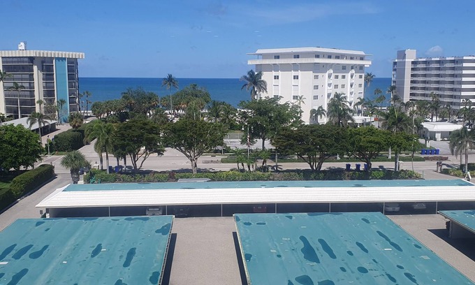 Moorings Apartment | Condo with fabulous sea views in Naples, Florida