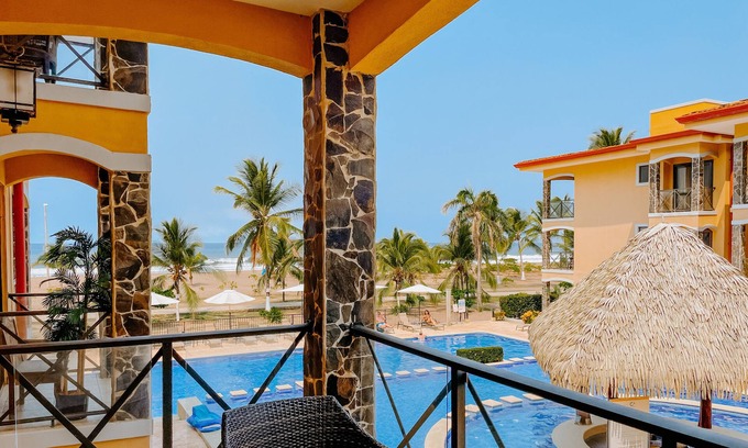 Barrio Los Villalobos Condo | Condo Yuli, Oceanfront on Jaco Beach