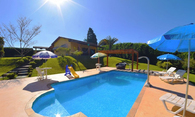 Ibiuna House | Condominium farmhouse near SP with heated pool,
