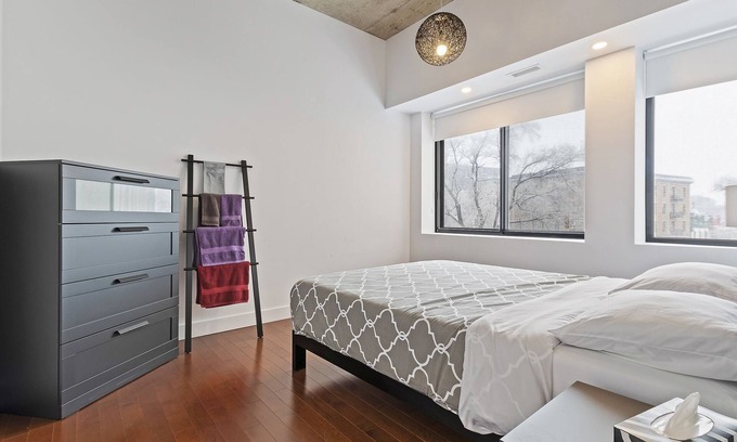 Plateau Mont Royal Condo | Condotel LeLuxe St-Denis St - mtlFlats