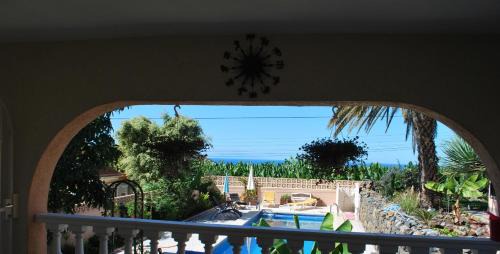 Icod de los Vinos Apartment | Confortable Estudio con Terraza, Piscina y Barbacoa para Escapadas