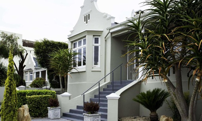 Humewood Bed & Breakfast | Conifer Beach House