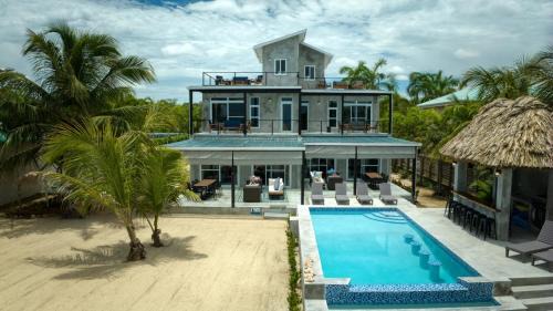 Placencia Apartment | Conmigo Villas - 6 Bedroom Beachfront with Pool