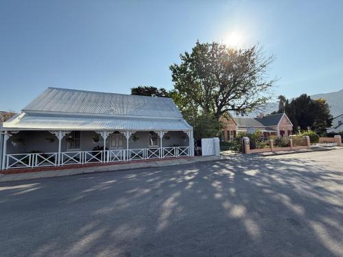 Montagu House | Connie’s Cottages