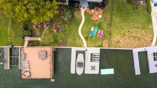 Montgomery Ski Chalet | Conroe Lakefront Cottage