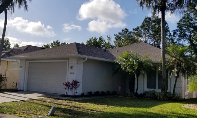 Sunset Lakes House | CONTACT FREE CHECK-IN/CHECK OUT - 4BR/2BA VILLA W/PVT POOL 5 MILES FROM DISNEY