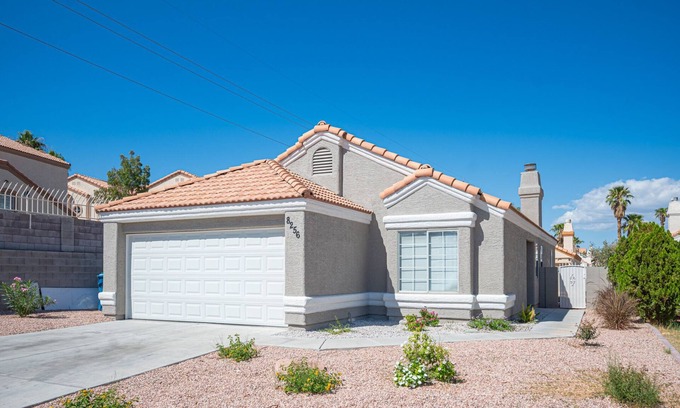 Canyon Gate House | "Contact me, and there might be a pleasant surprise."