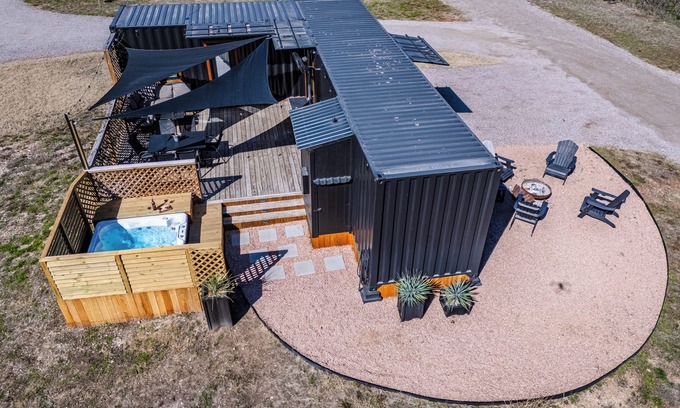 New Braunfels Cabin | Contained in Gruene River Theme. 5 minutes to Gruene Hall