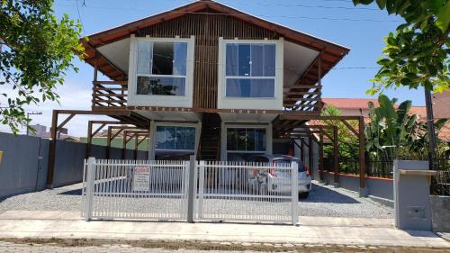 Enseada Apartment | Container House 01