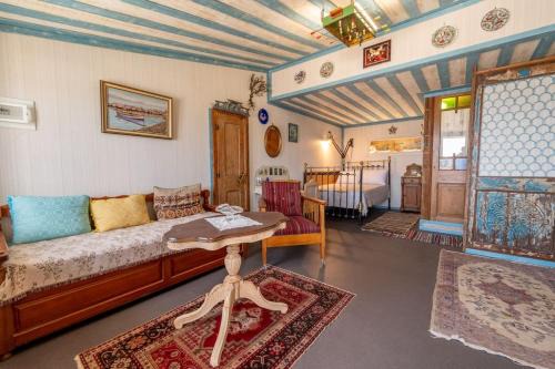 Lesvos Apartment | containerluxury2